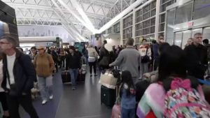 When will TSA lines go back to normal? Travelers may face delays for days or weeks